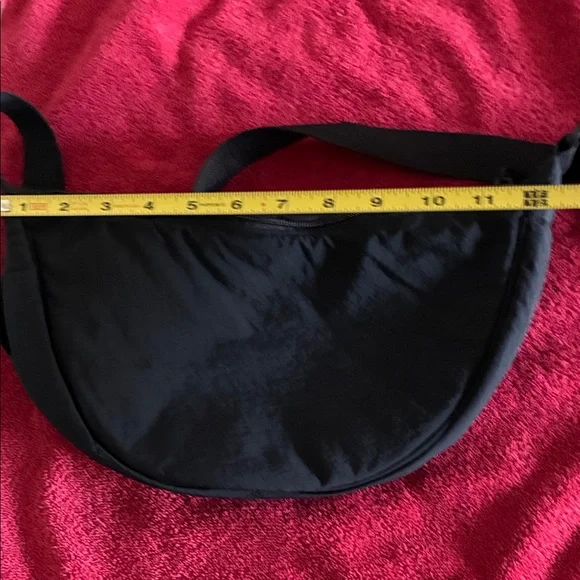 Uniqlo Small Black Crossbody Bag - Picture 7 of 9